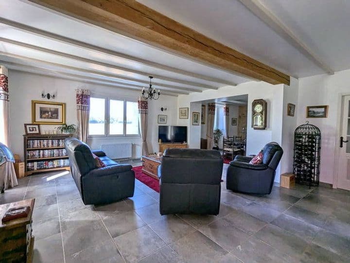 4 bedrooms house for sale in On edge of quiet hamlet, France - Image 6