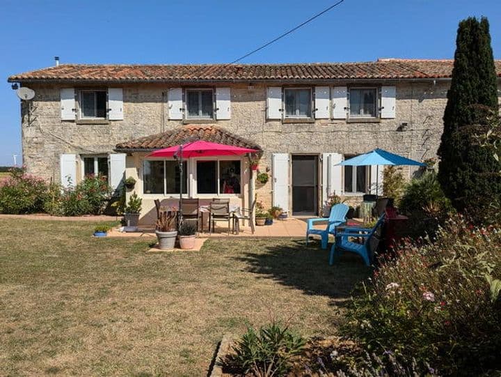 4 bedrooms house for sale in On edge of quiet hamlet, France - Image 4