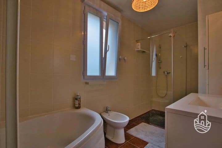 5 bedrooms house for sale in  France - Image 11