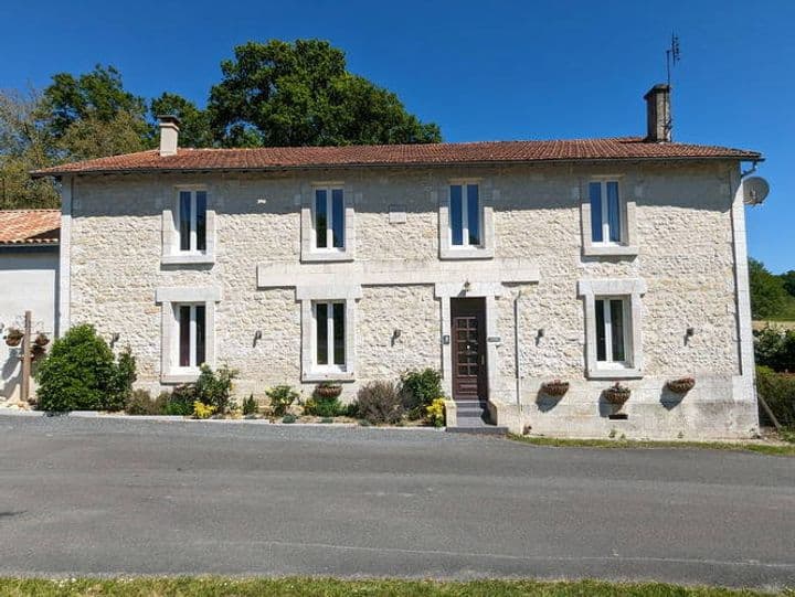 3 bedrooms house for sale in 3 kms to town with many amenities, France - Image 3