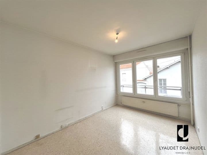 Apartment for sale in Riorges, France - Image 2