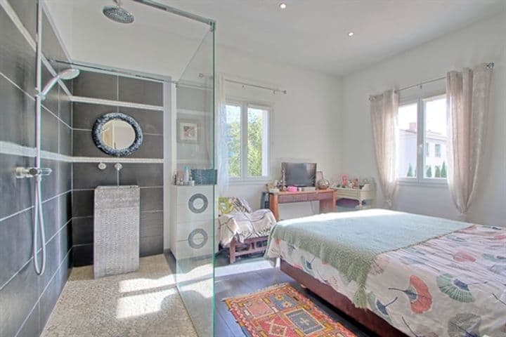 4 bedrooms house for sale in Toulon, France - Image 9