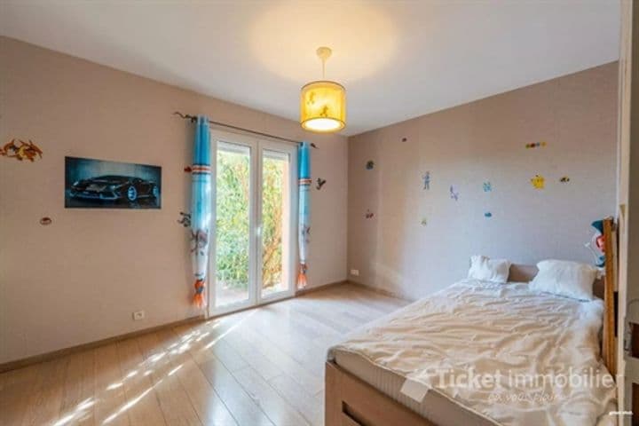 House for sale in Thil, France - Image 9