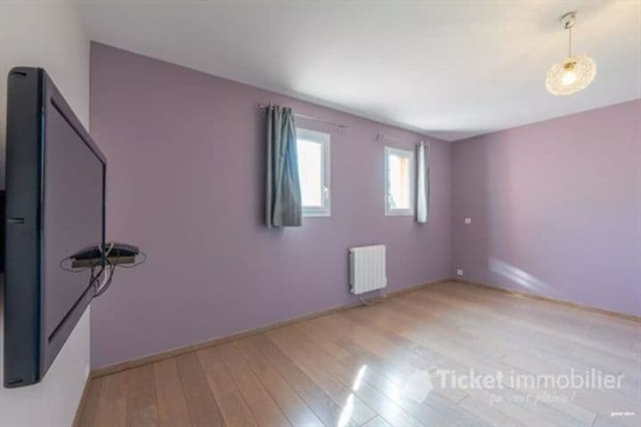 House for sale in Thil, France - Image 10