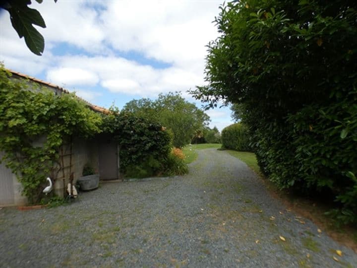 House for sale in Sainte-Hermine, France - Image 9