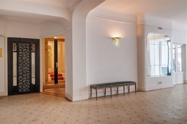 Apartment for sale in Paris 1er, France - Image 2