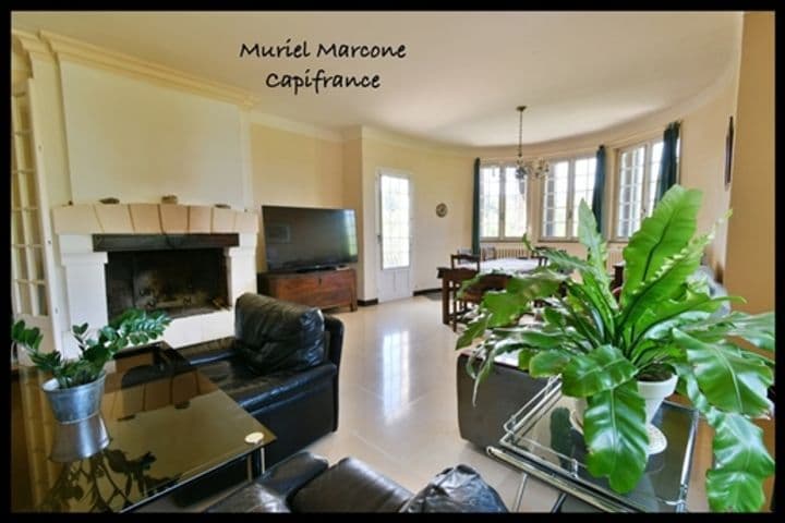 4 bedrooms house for sale in Lourmarin, France - Image 2