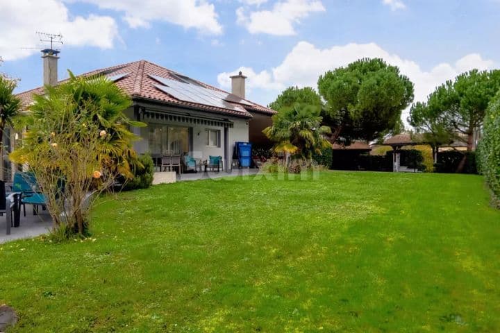 5 bedrooms house for sale in  France - Image 9