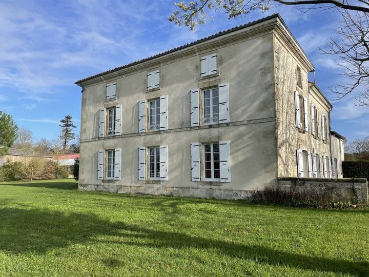 7 bedrooms house for sale in st jean d angely, France - Image 2