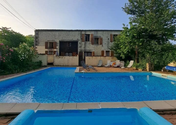 12 bedrooms house for sale in SAINT PIERRE DE JUILLERS, France