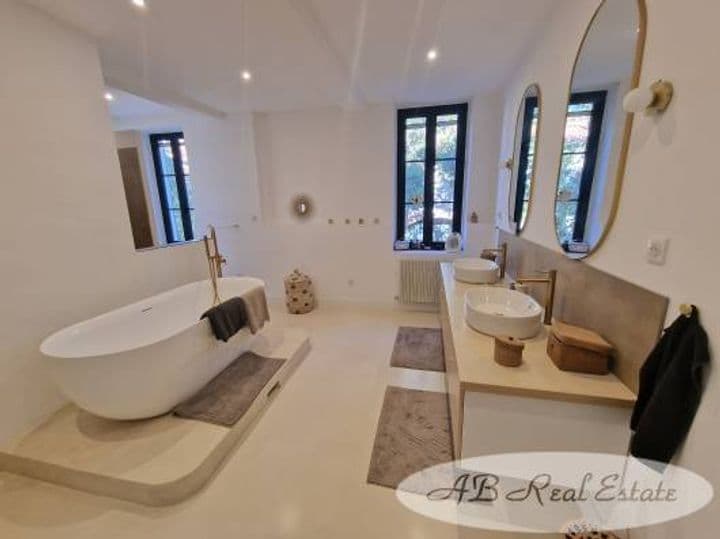 7 bedrooms house for sale in  France - Image 10