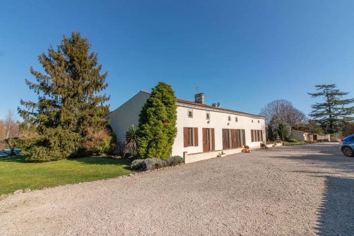 4 bedrooms house for sale in  France