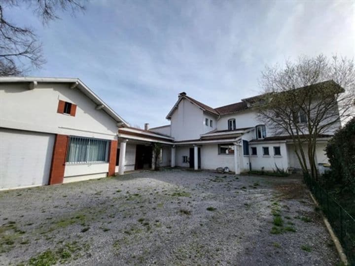 House for sale in Cambo-les-Bains, France - Image 4