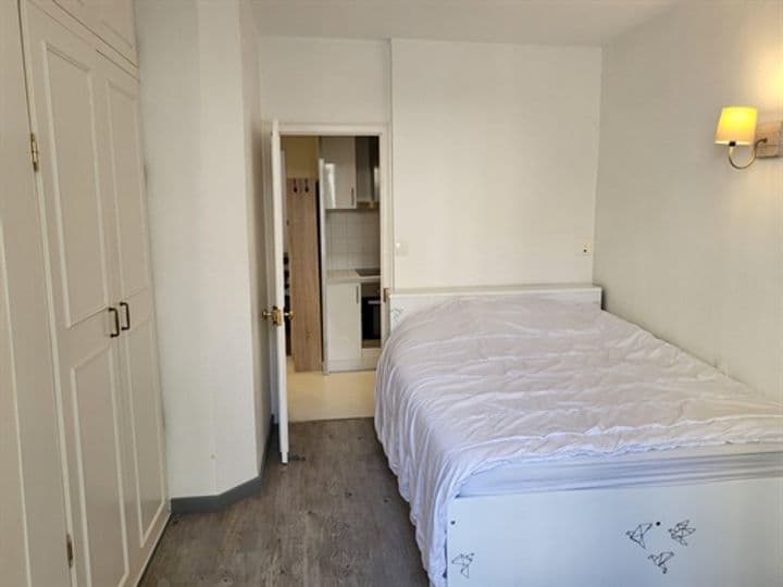 1 bedroom apartment for sale in Paris, France - Image 2