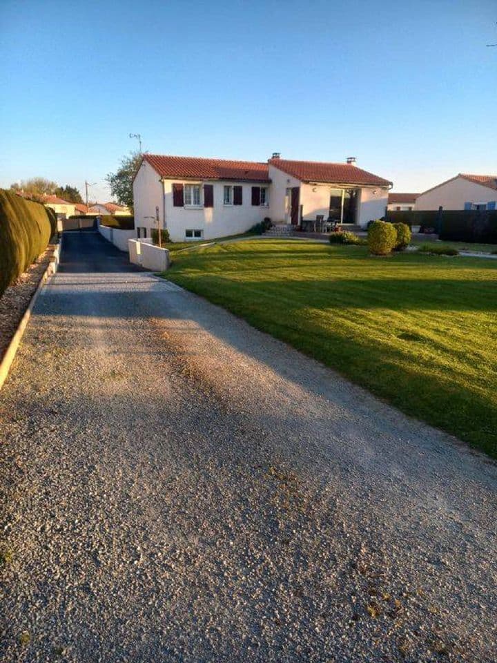 3 bedrooms house for sale in st mesmin, France