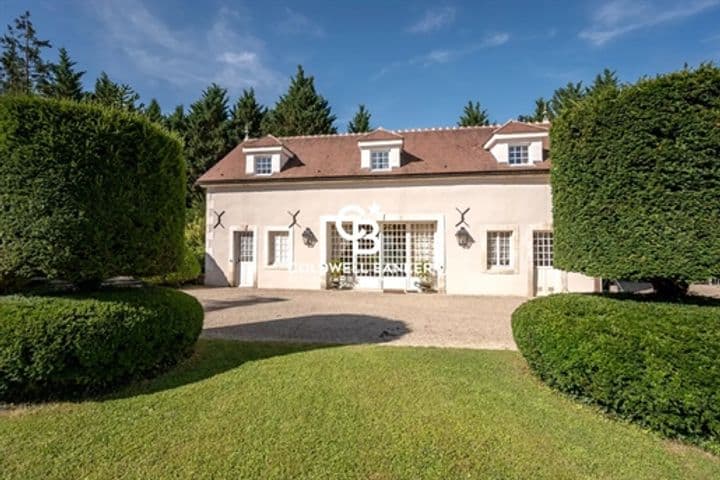 15 bedrooms other for sale in Chevannes, France