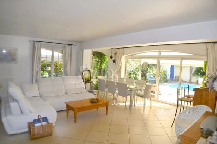 4 bedrooms house for sale in  France