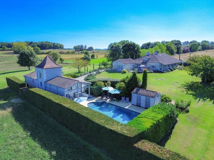 8 bedrooms house for sale in  France