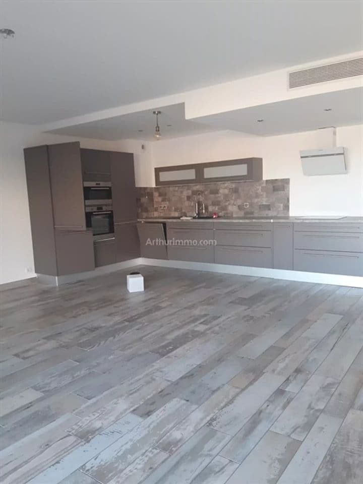 2 bedrooms other for sale in Marseille 16eme, France