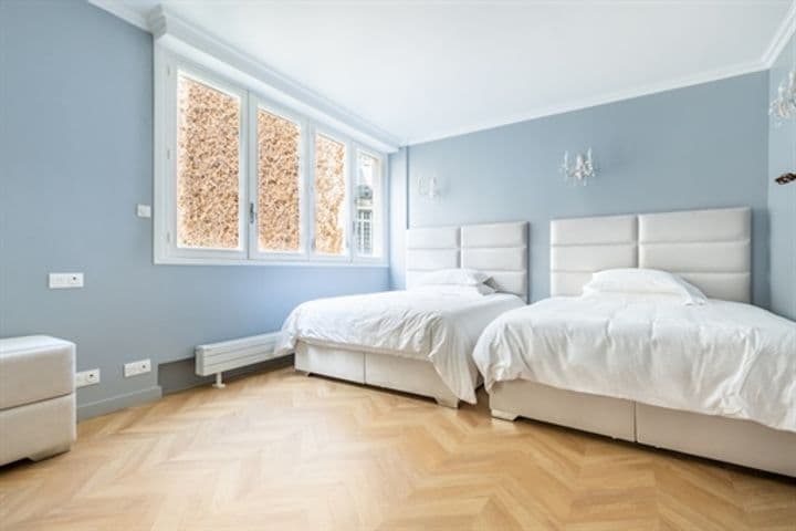 1 bedroom apartment for sale in Paris, France - Image 2