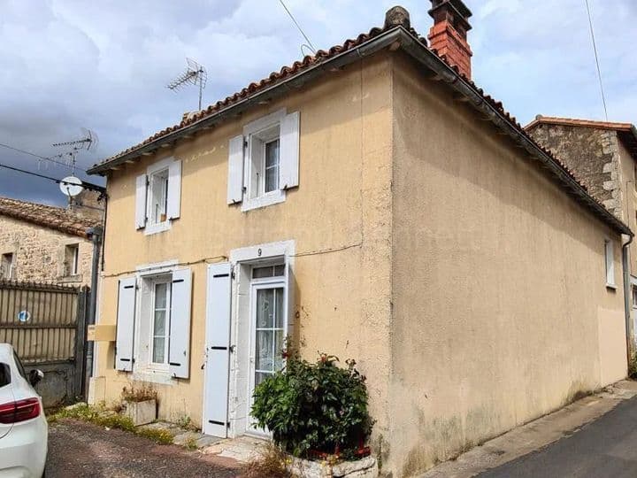 House for sale in Sauze Vaussais, France