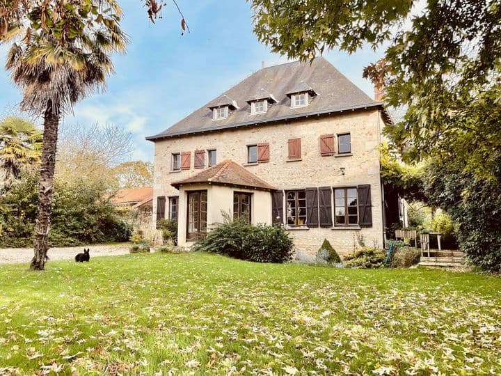 7 bedrooms house for sale in le vigeant, France