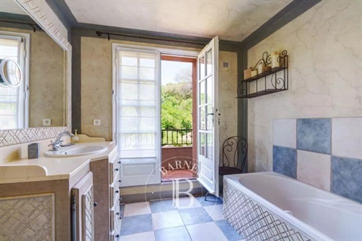 House for sale in Sainte-Maxime, France - Image 12