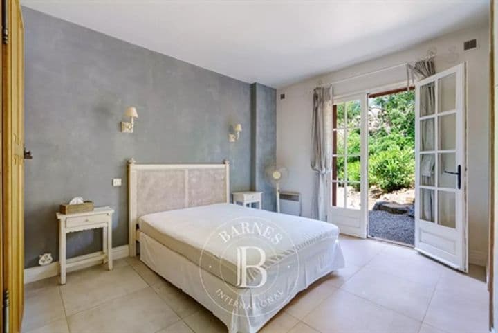 House for sale in Sainte-Maxime, France - Image 9