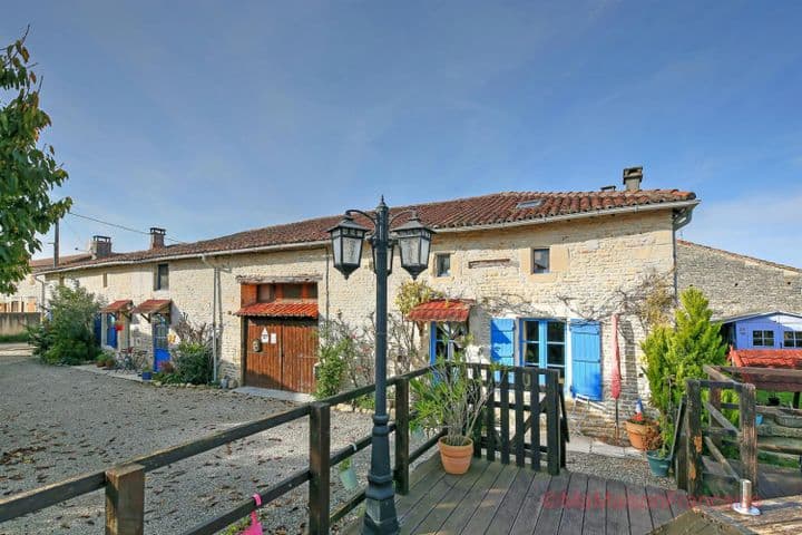 6 bedrooms house for sale in Loubille, France