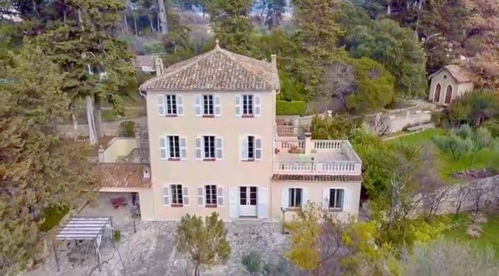 5 bedrooms house for sale in  France