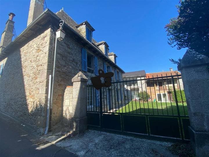 9 bedrooms house for sale in Cantal (15), France - Image 15