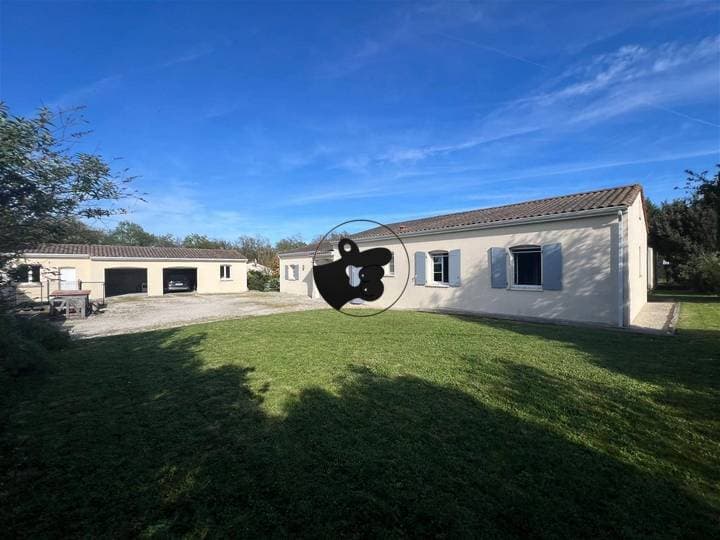 3 bedrooms house for sale in Charente (16), France - Image 3