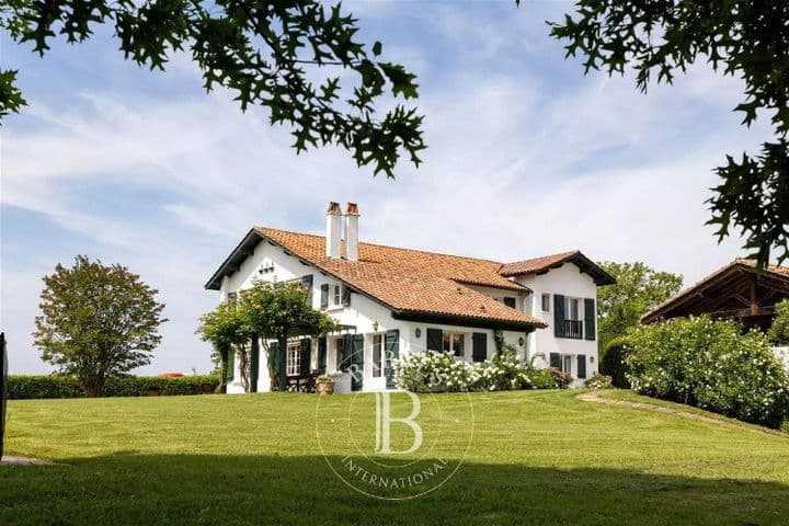 5 bedrooms house for sale in  France