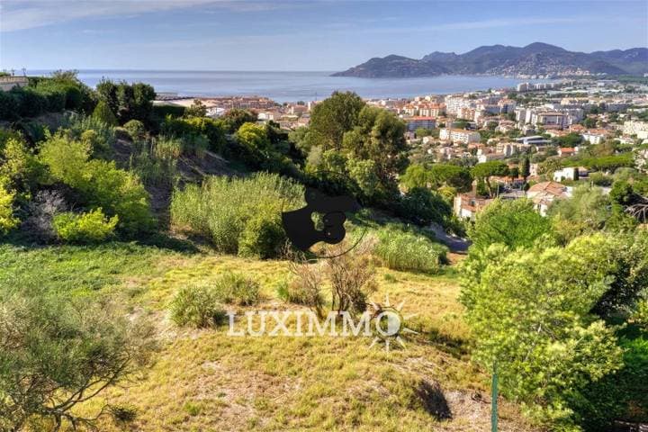 House for sale in Alpes-Maritimes (06), France - Image 2