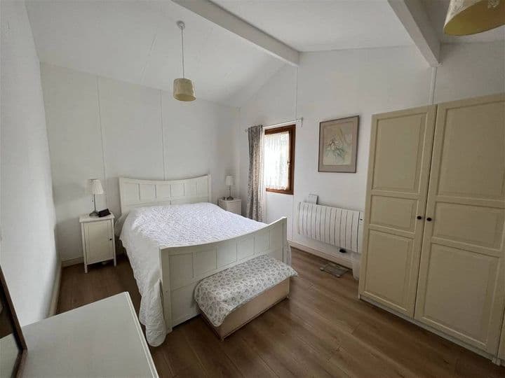 2 bedrooms house for sale in  France - Image 8