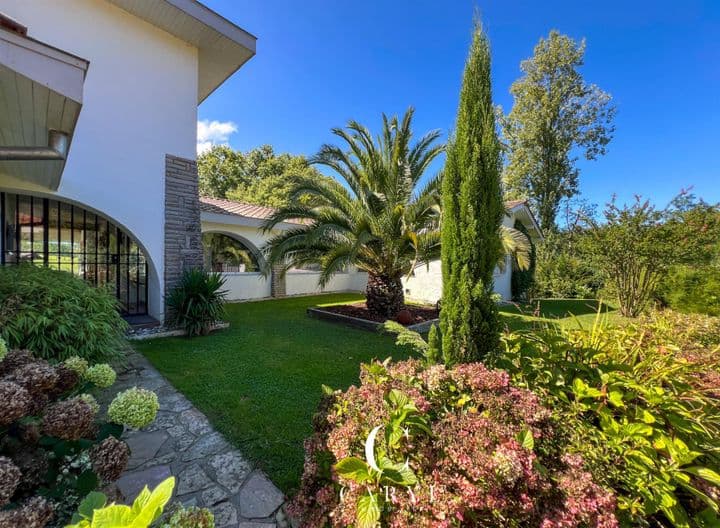 5 bedrooms house for sale in Arbonne, France