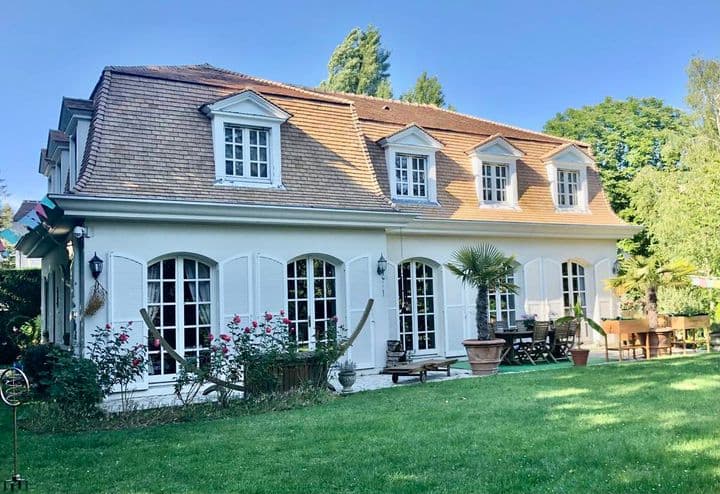 5 bedrooms house for sale in  France