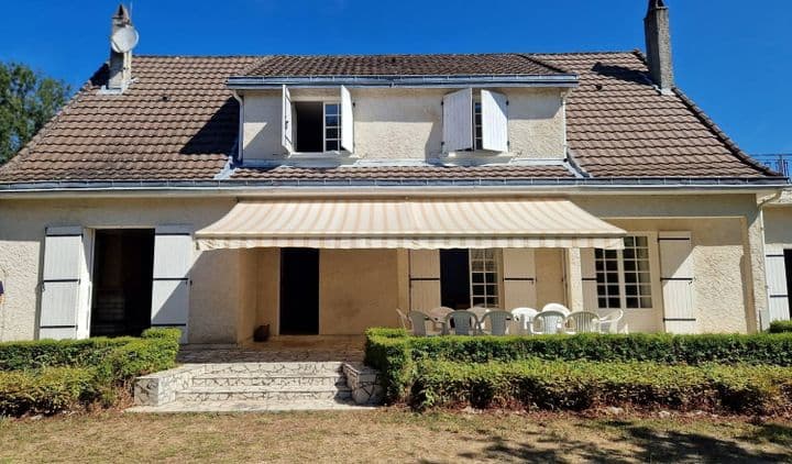 5 bedrooms house for sale in coulaures, France