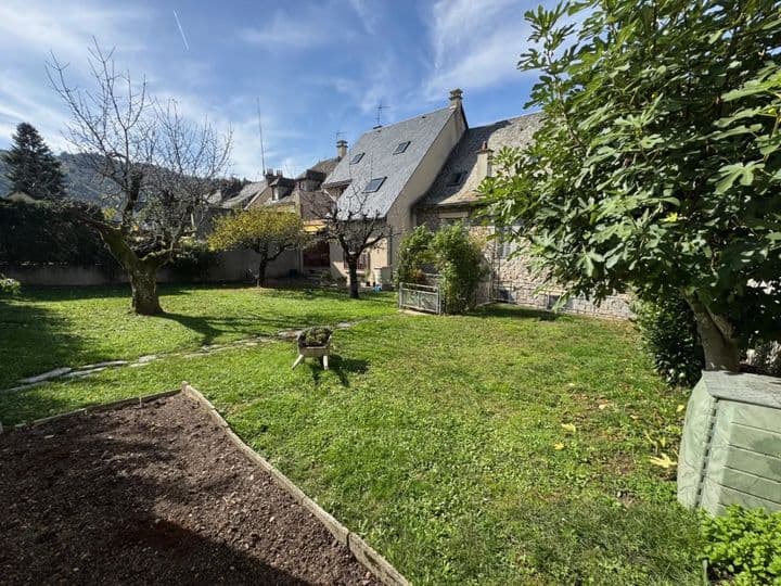 9 bedrooms house for sale in ENTRAYGUES SUR TRUYERE, France - Image 2