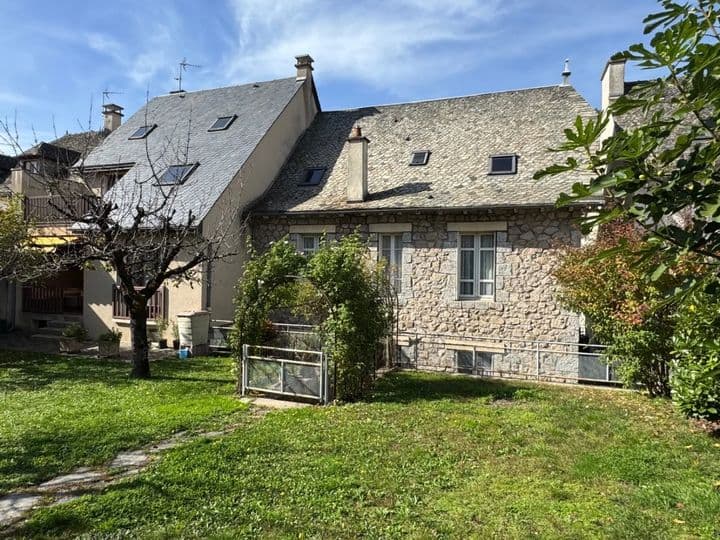 9 bedrooms house for sale in ENTRAYGUES SUR TRUYERE, France