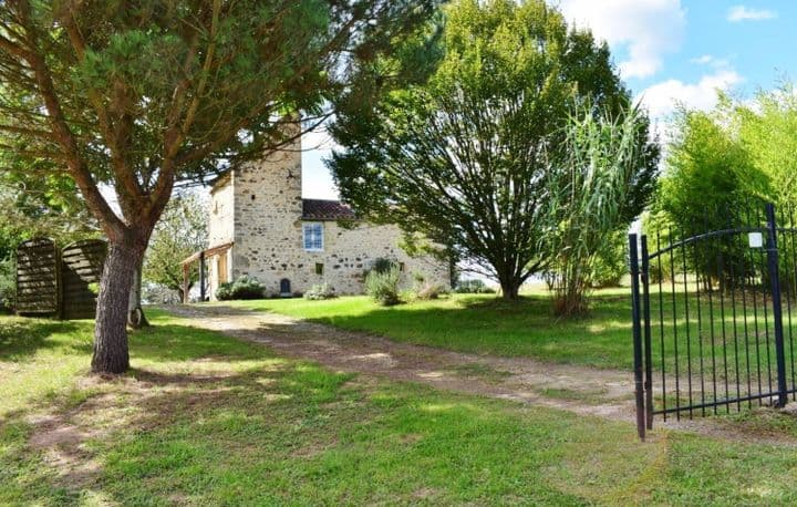 1 bedroom house for sale in GOUJOUNAC, France