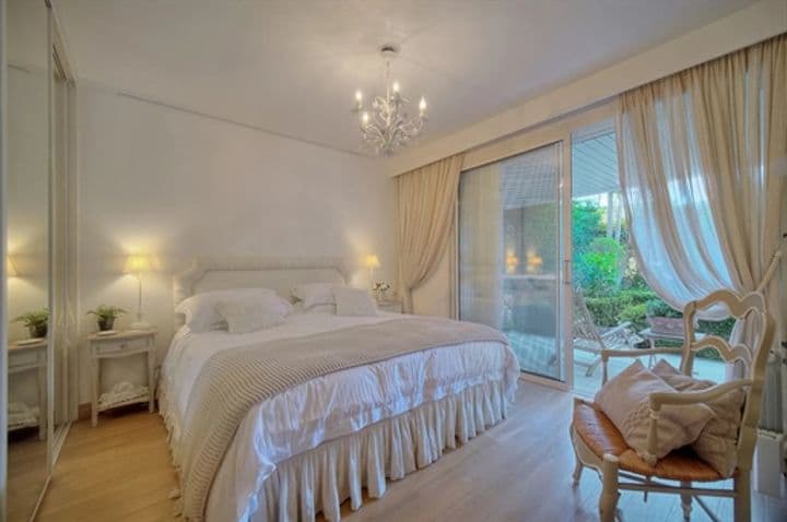 5 bedrooms apartment for sale in Cannes, France - Image 11