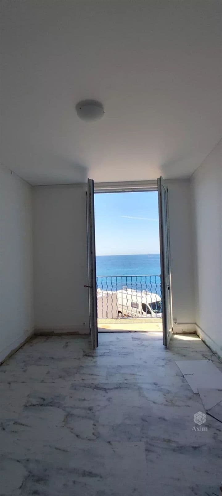 Building for sale in Saint-Raphael, France - Image 4