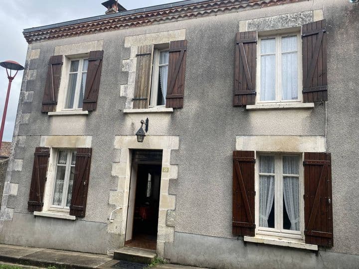 2 bedrooms house for sale in blanzac, France