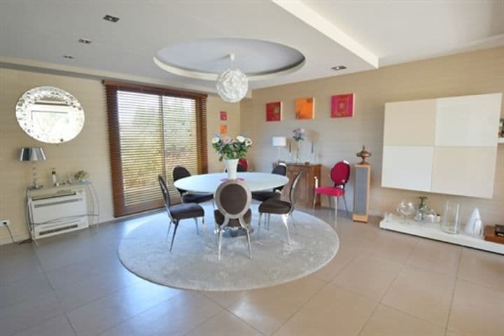 4 bedrooms house for sale in Avrille, France - Image 3