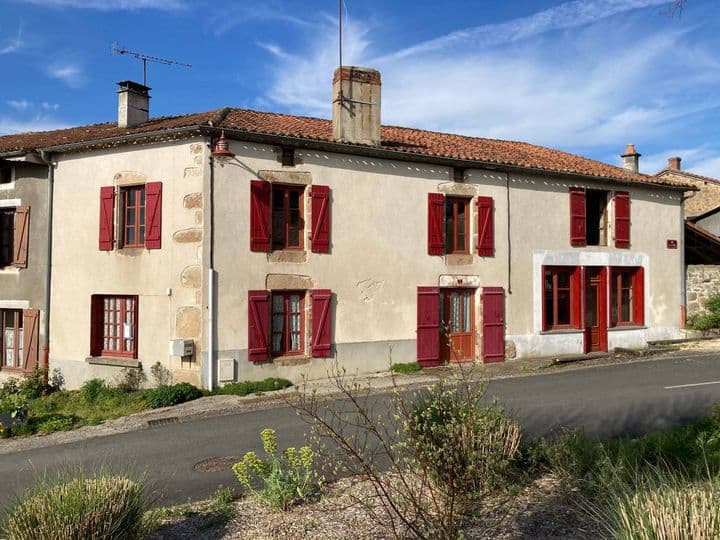 1 bedroom house for sale in brillac, France