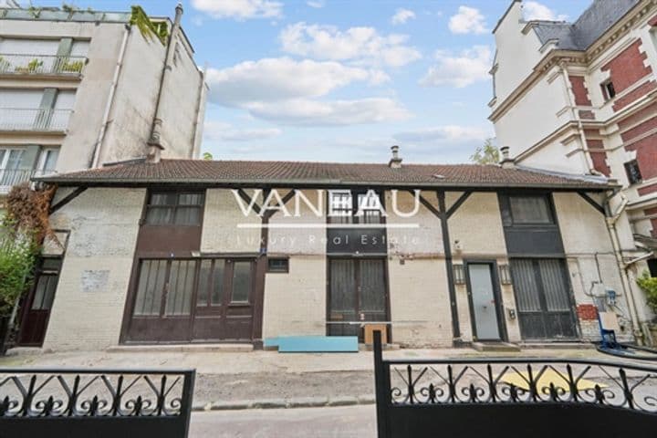 Building for sale in Paris 16eme, France - Image 2