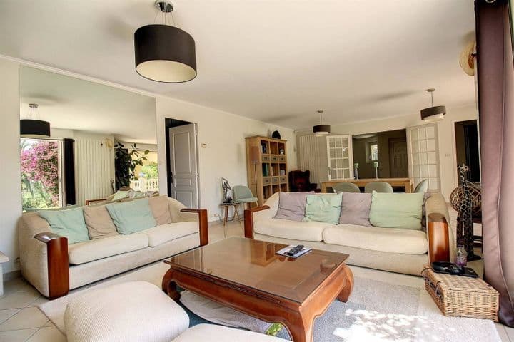 5 bedrooms house for sale in  France - Image 9