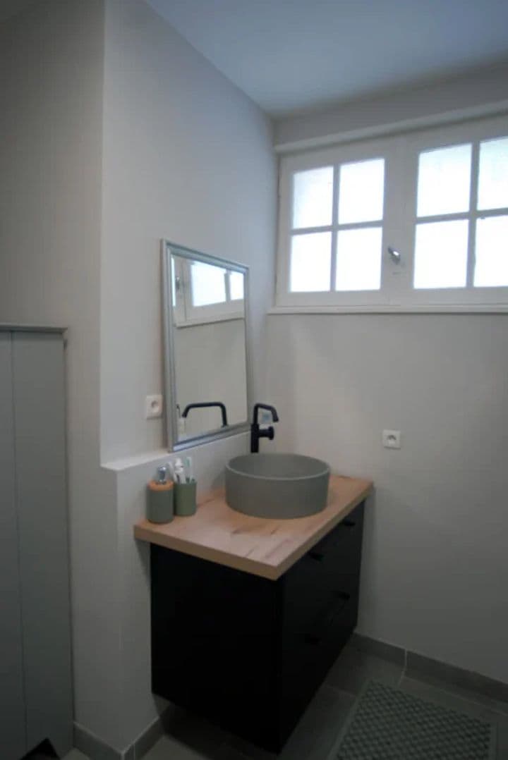 2 bedrooms house for sale in  France - Image 11