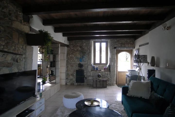 2 bedrooms house for sale in  France - Image 12